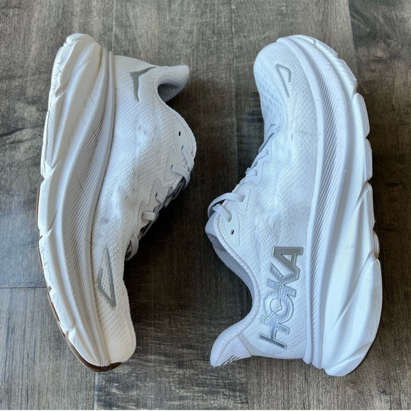 Hoka One One
Clifton 9
Womens Size 10 1127896 NCWT - Picture 4 of 10